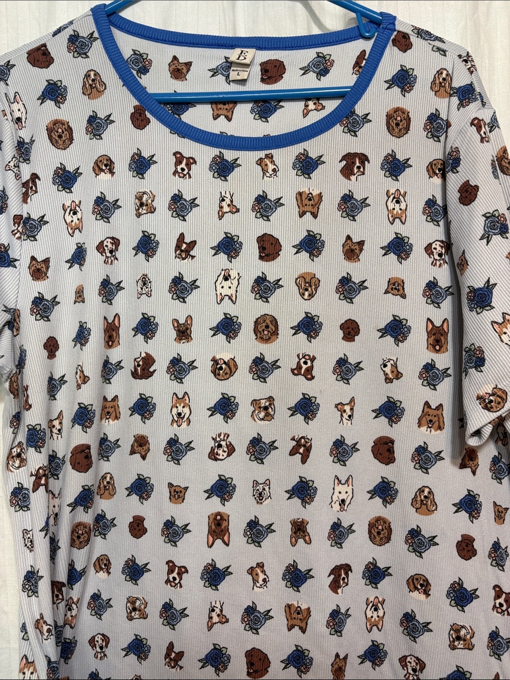 Blue Trim Cream Short-Sleeve Tee with Dog Print